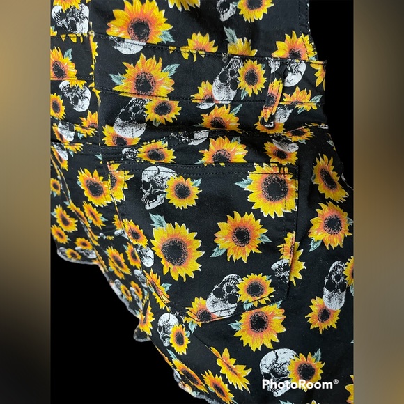 HT Denim Sunflowers & Skulls Shortalls - Picture 6 of 11